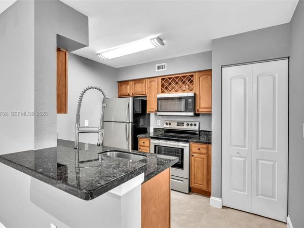 2820 N Oakland Forest Dr , Unit 102, Oakland Park, FL 33309