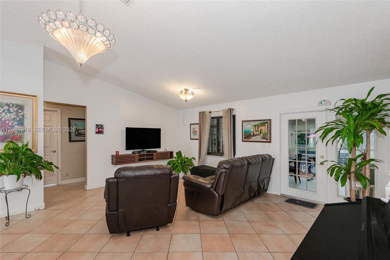7609 Sunflower Dr, Margate, FL 33063 Photo