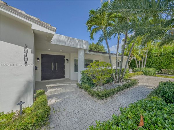 20405 NE 22nd Pl , Miami, FL 33180