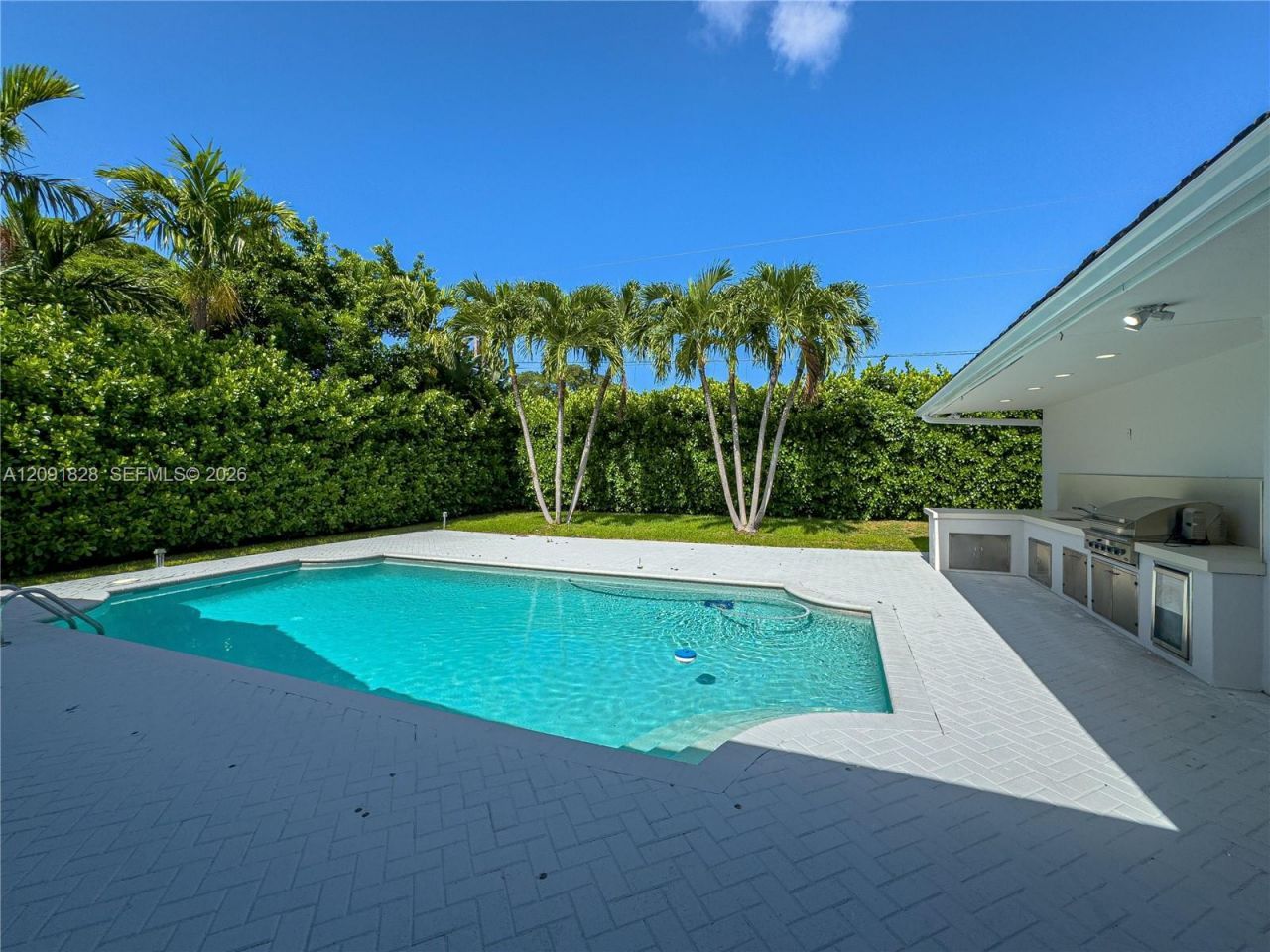 20405 NE 22nd Pl, Miami, FL 33180 Photo