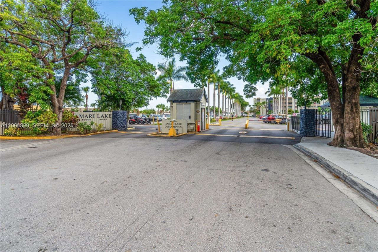 10000 NW 80th Ct , Unit 2247, Hialeah Gardens, FL 33016 Photo