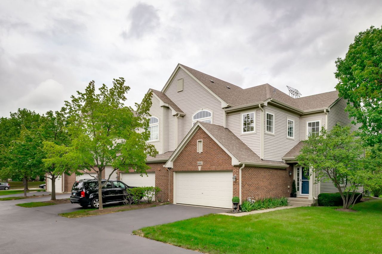 6061 Delaney Drive, Unit 1, Hoffman Estates, IL 60192 Main Photo