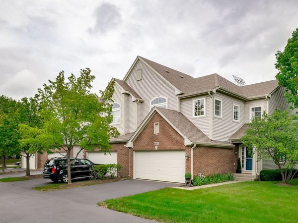 6061 Delaney Drive, Unit 1, Hoffman Estates, IL 60192