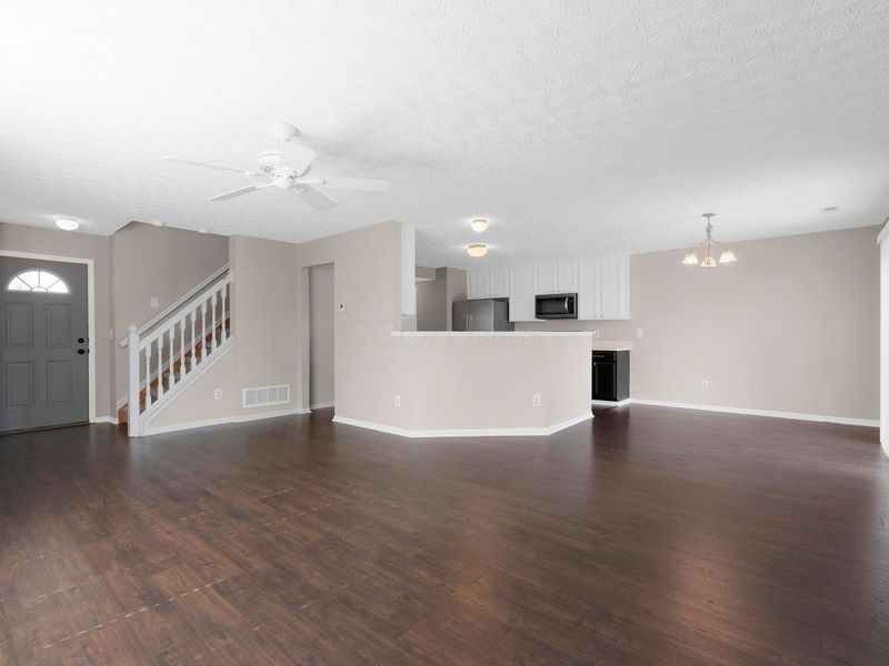 5814 Lonerise Lane , Hilliard, OH 43026 Photo 4