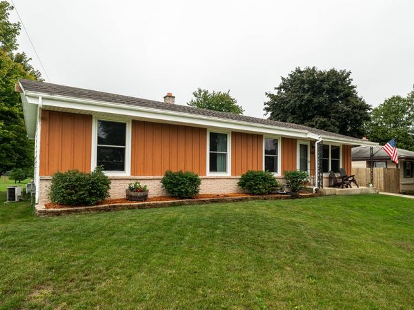 1614 N Lakeview Ave, Port Washington, WI 53074