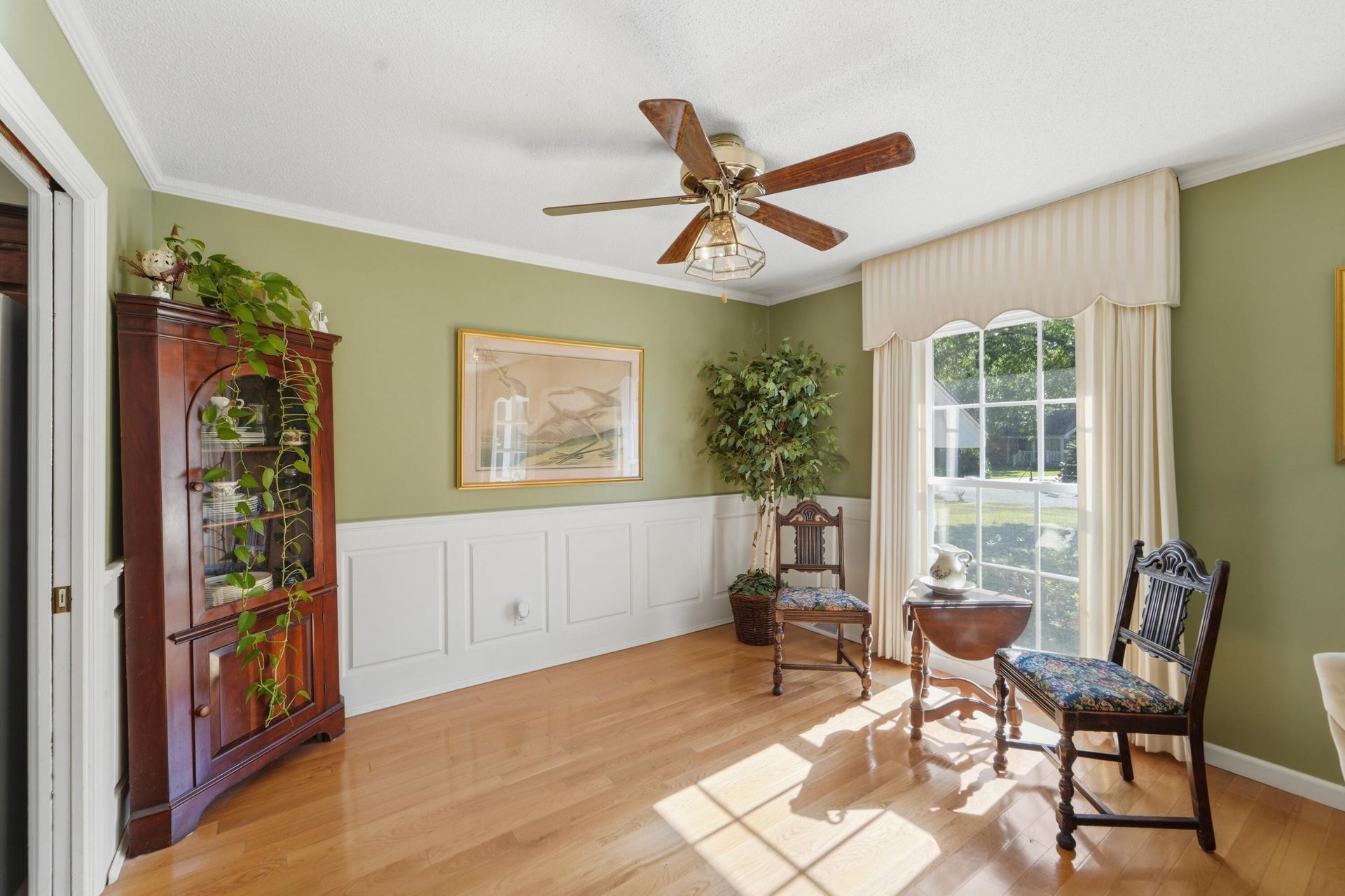 400 Stratford Drive Photo 14