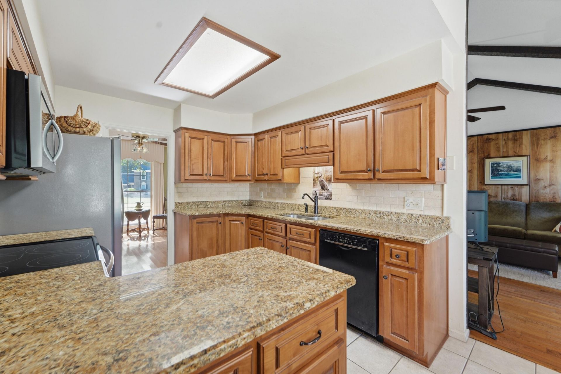 400 Stratford Drive Photo 18