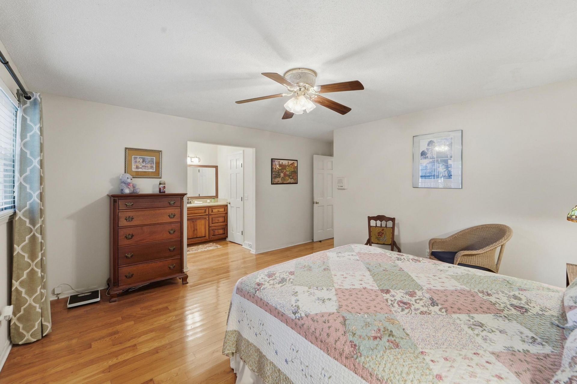 400 Stratford Drive Photo 25