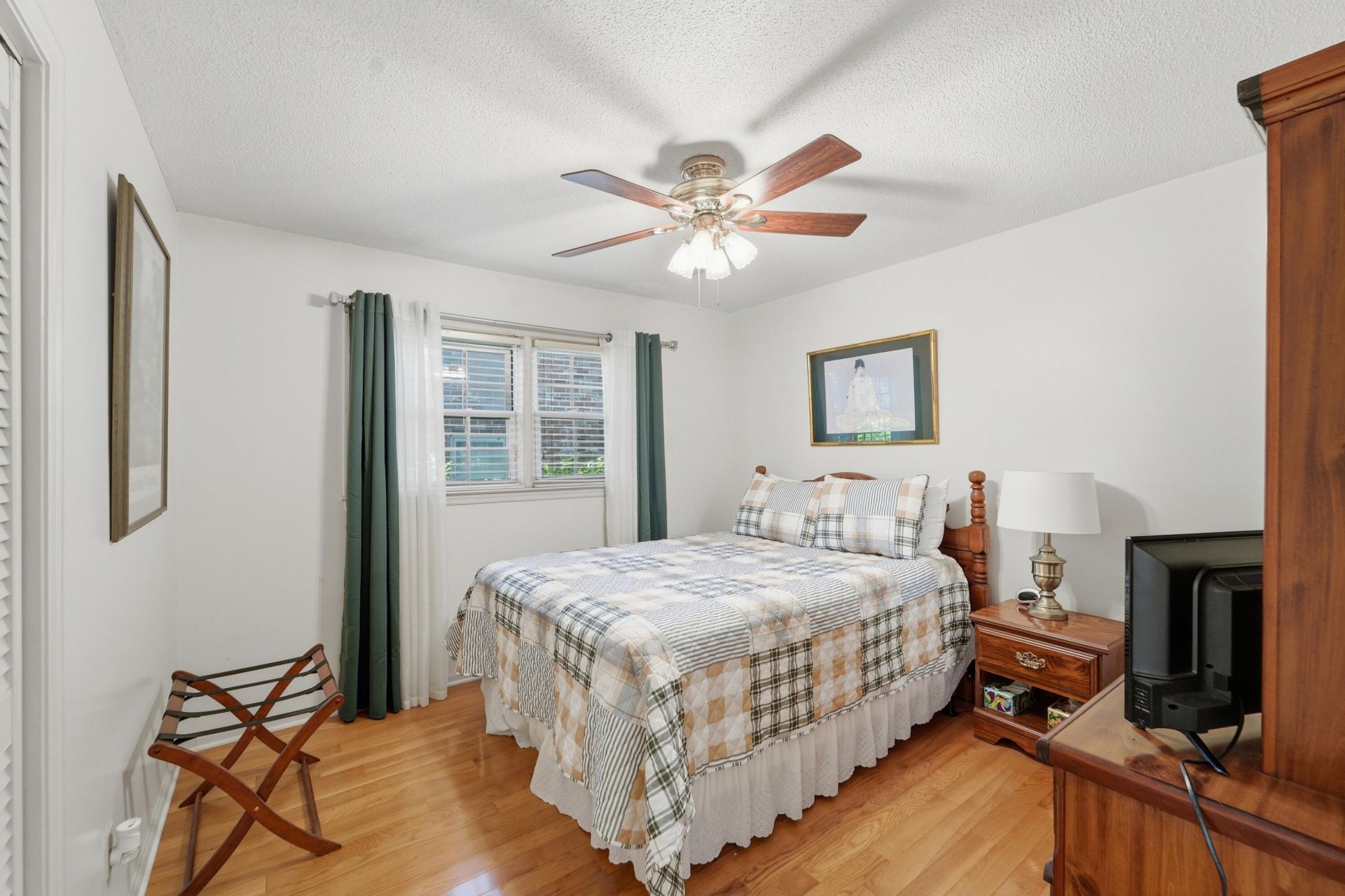400 Stratford Drive Photo 31