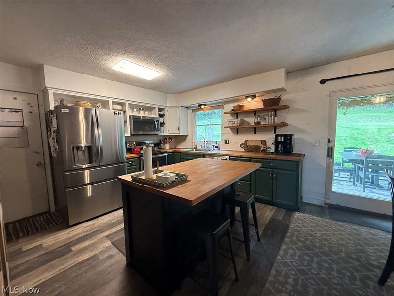 4239 State Route 39 NE, New Philadelphia, OH 44663 Photo 3