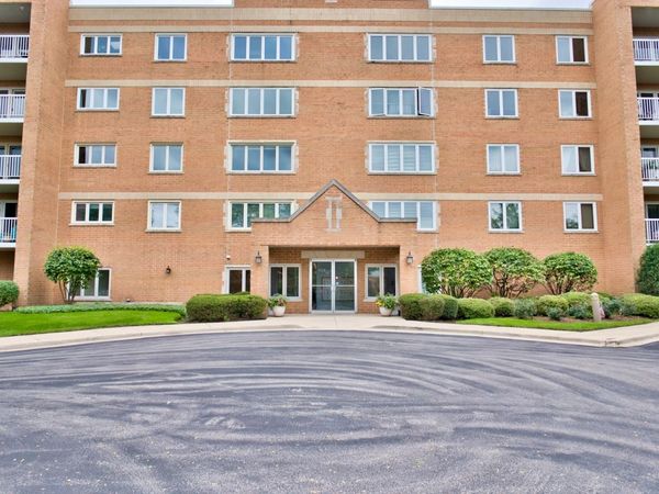 7450 N Waukegan Road , Unit 404, Niles, IL 60714