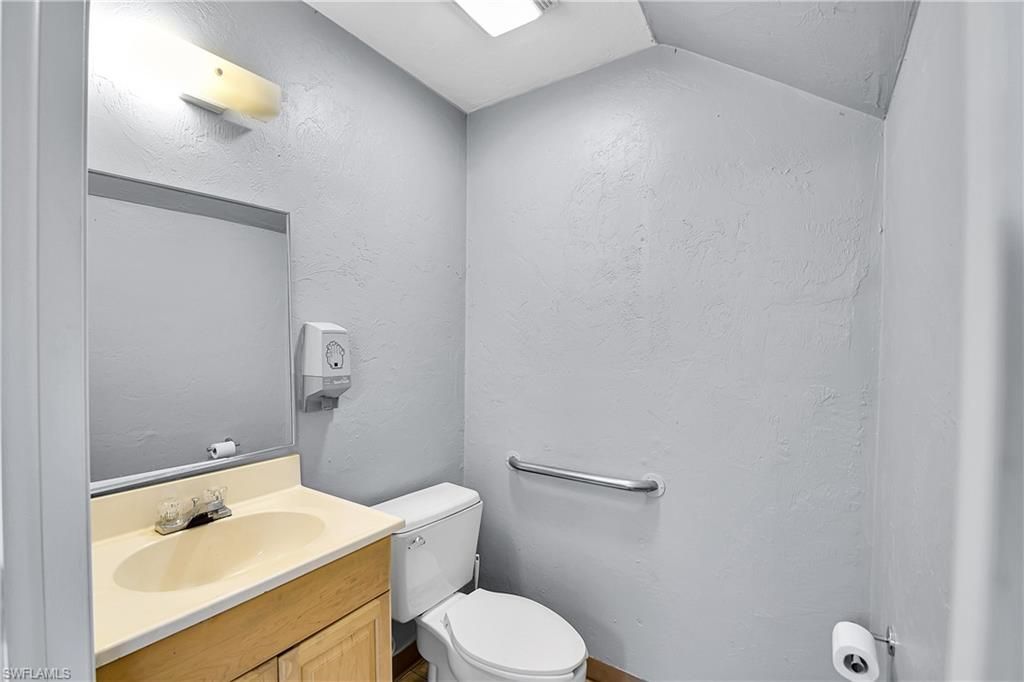12165 Metro Pkwy, Unit 1-4, Fort Myers, FL 33966 Photo