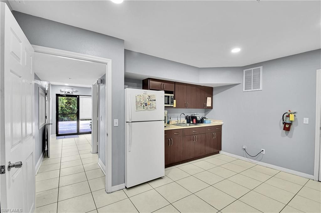 12165 Metro Pkwy, Unit 1-4, Fort Myers, FL 33966 Photo