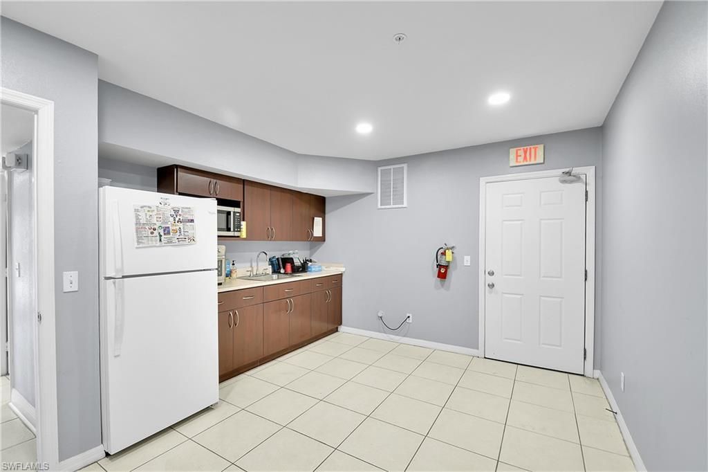 12165 Metro Pkwy, Unit 1-4, Fort Myers, FL 33966 Photo