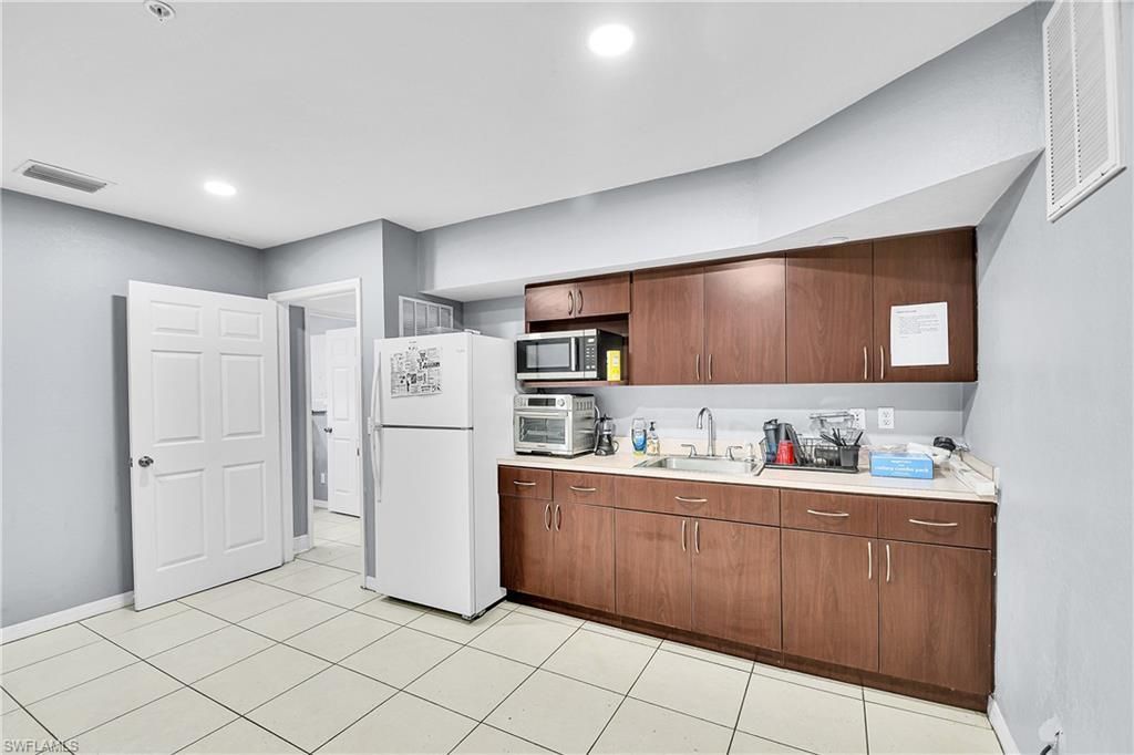 12165 Metro Pkwy, Unit 1-4, Fort Myers, FL 33966 Photo
