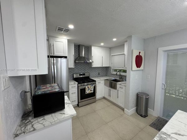 1305 W 53rd St , Unit 102, Hialeah, FL 33012