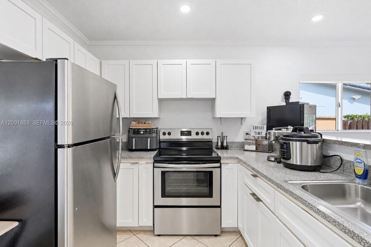 5945 NW 38th St, Unit 5947, Virginia Gardens, FL 33166 Photo