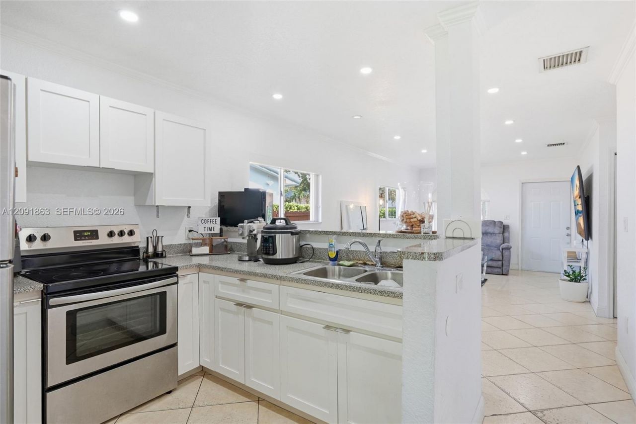 5945 NW 38th St, Unit 5947, Virginia Gardens, FL 33166 Photo