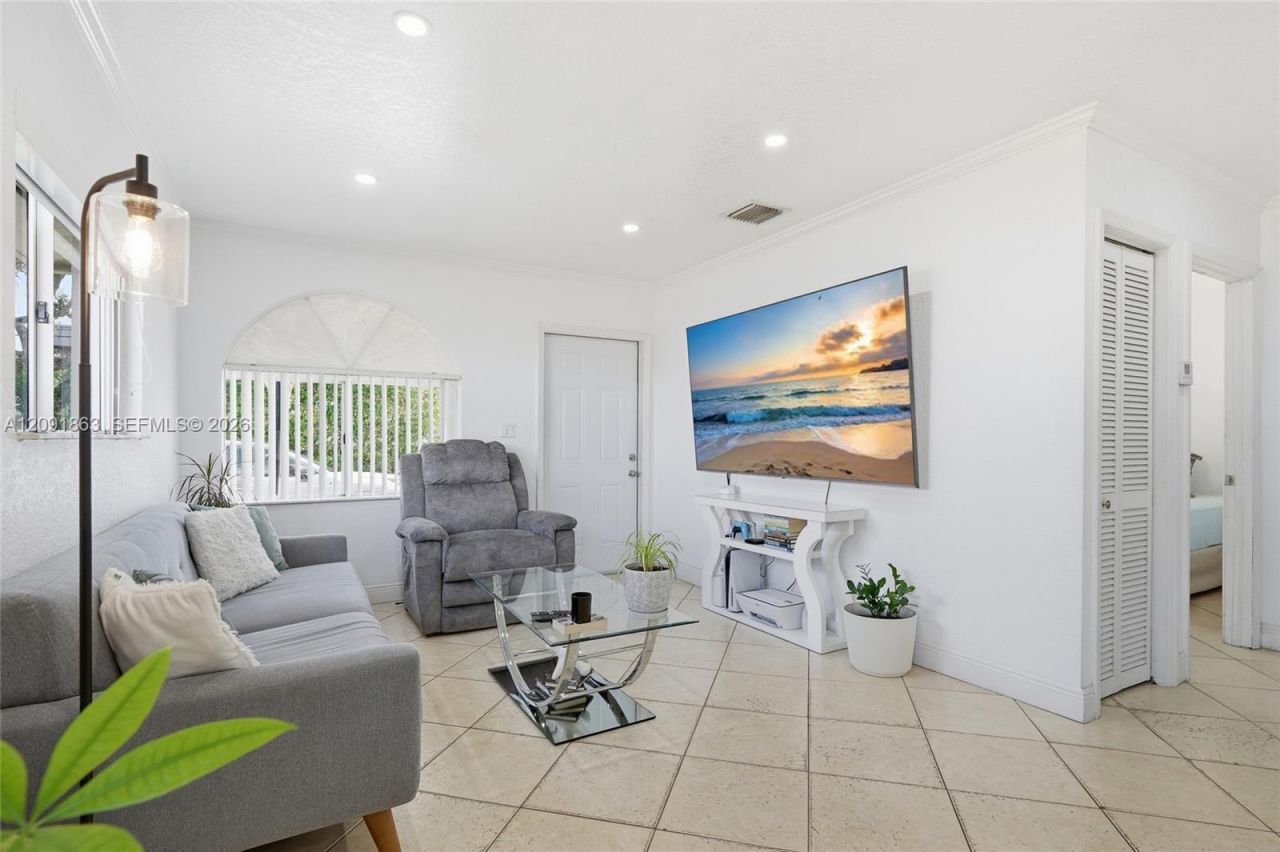 5945 NW 38th St, Unit 5947, Virginia Gardens, FL 33166 Photo