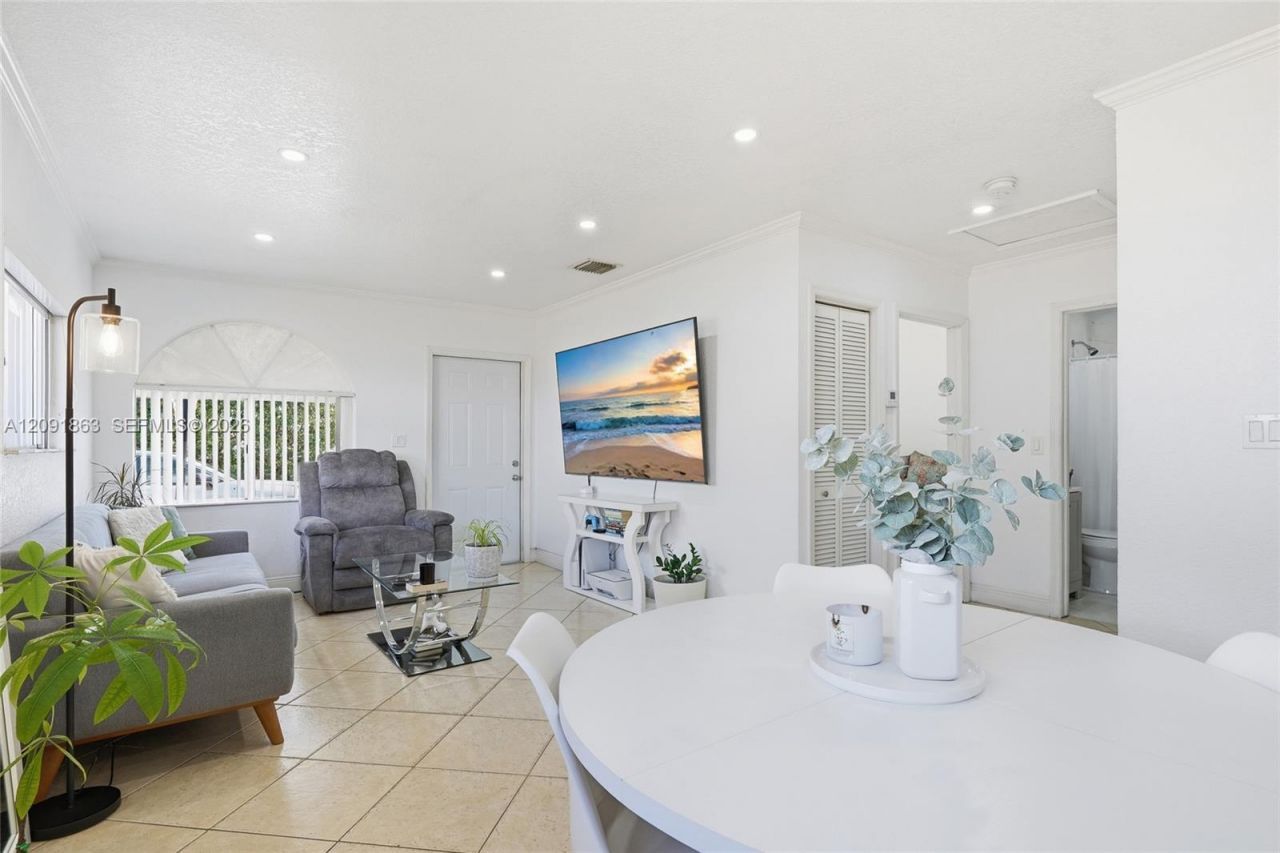 5945 NW 38th St, Unit 5947, Virginia Gardens, FL 33166 Photo