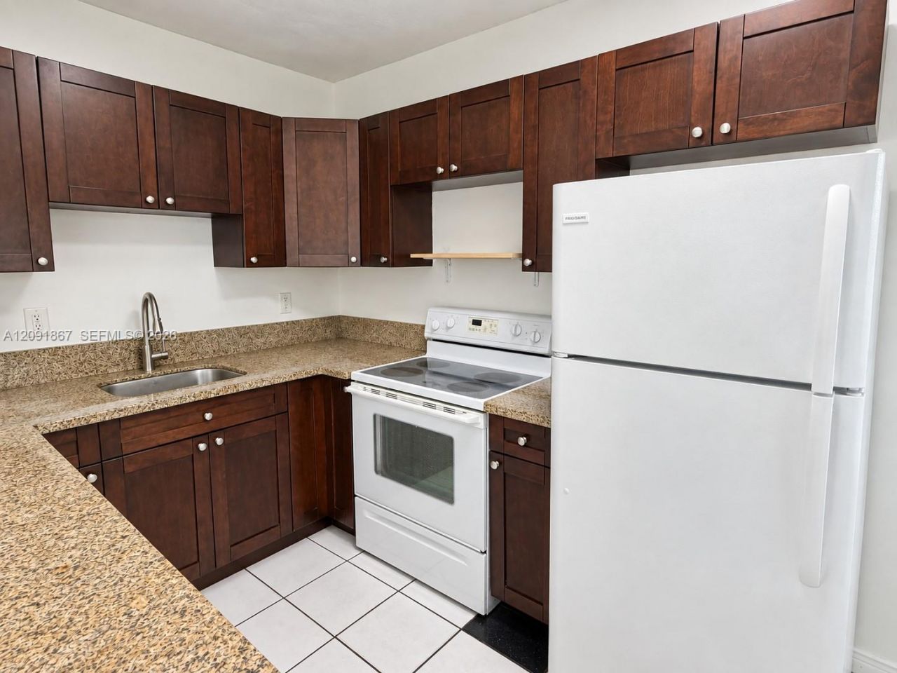1525 NE 154th St, Unit 1525, North Miami Beach, FL 33162 Photo