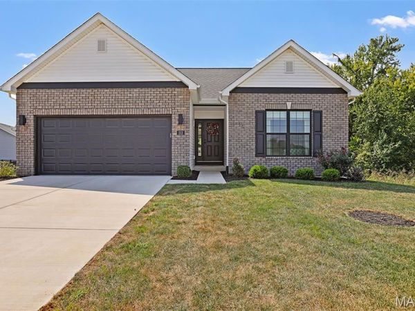 212 Grand Vista Court , Edwardsville, IL 62025