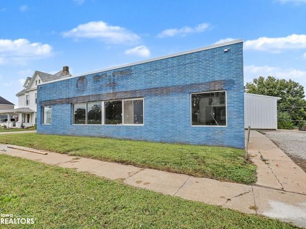 715 Court Avenue, Chariton, IA 50049