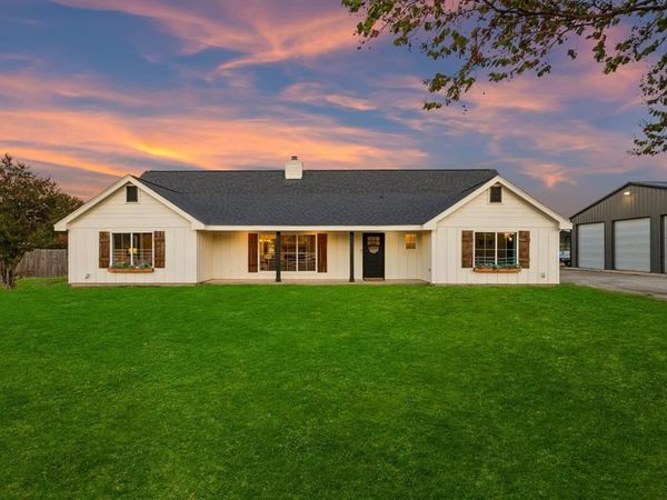 9400 Dickson Road , Fort Worth, TX 76179