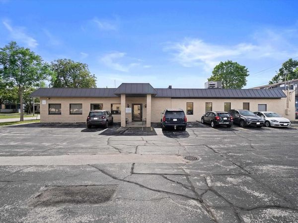 301 N JACKSON STREET, Green Bay, WI 54301