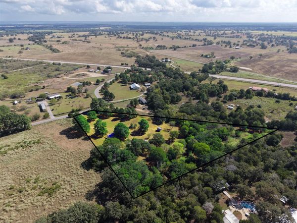 133 Pine Valley LOOP, Smithville, TX 78957