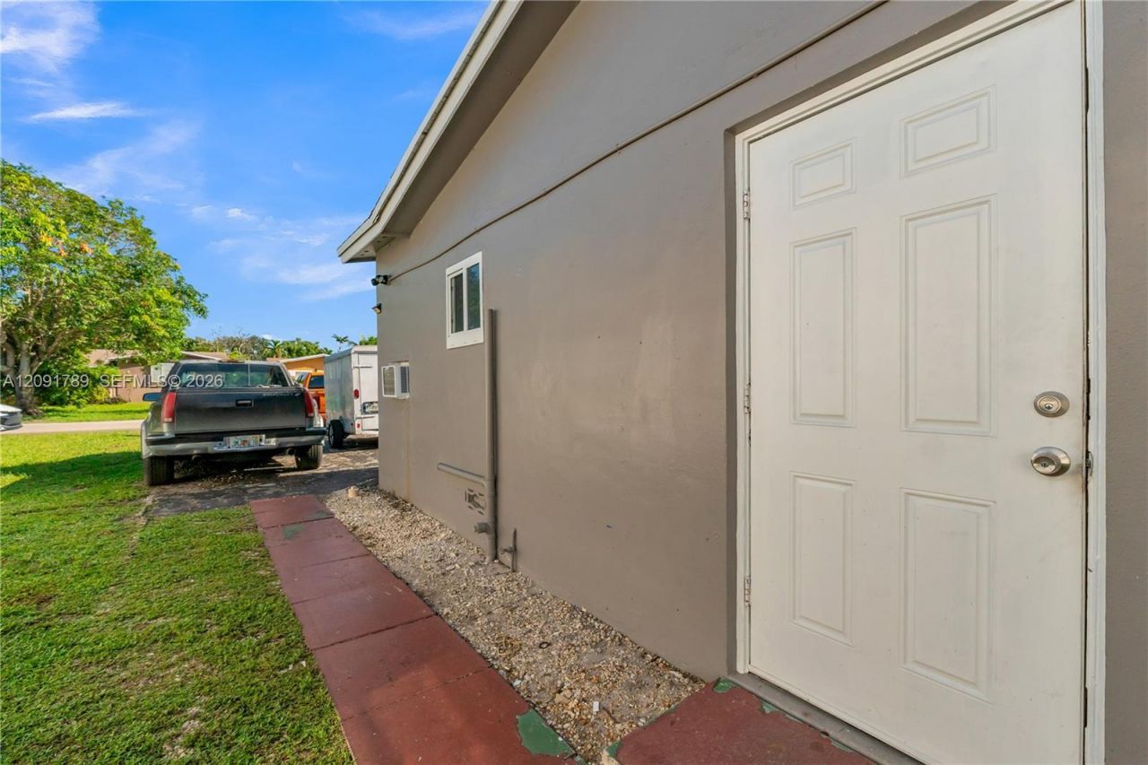 7756 Biltmore Blvd, Unit R, Miramar, FL 33023 Photo