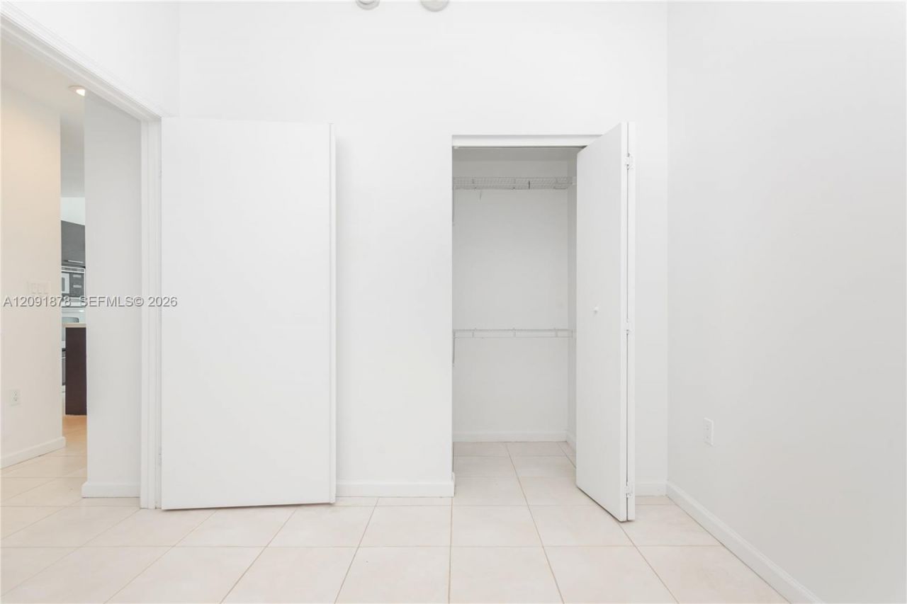 7928 East Dr, Unit 903, North Bay Village, FL 33141 Photo