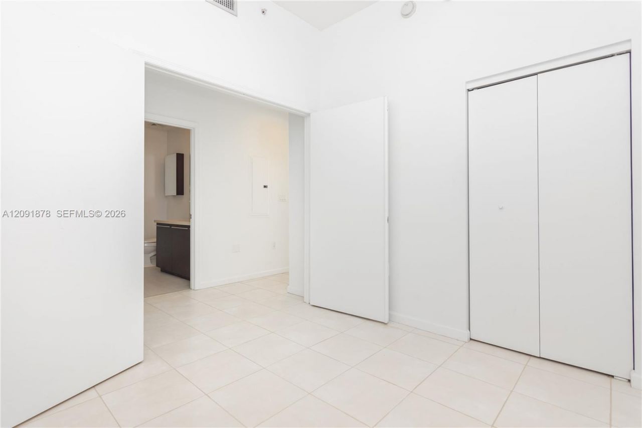 7928 East Dr, Unit 903, North Bay Village, FL 33141 Photo