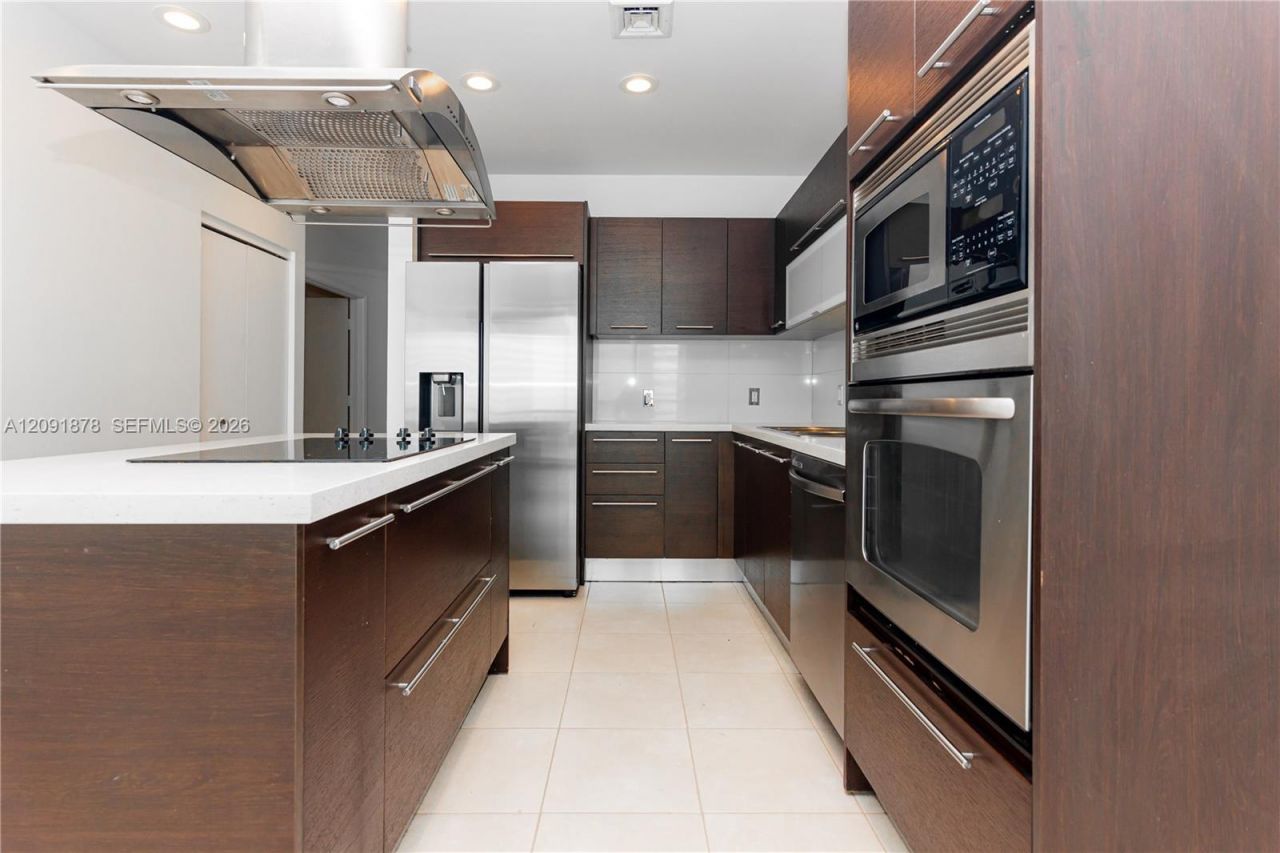 7928 East Dr, Unit 903, North Bay Village, FL 33141 Photo