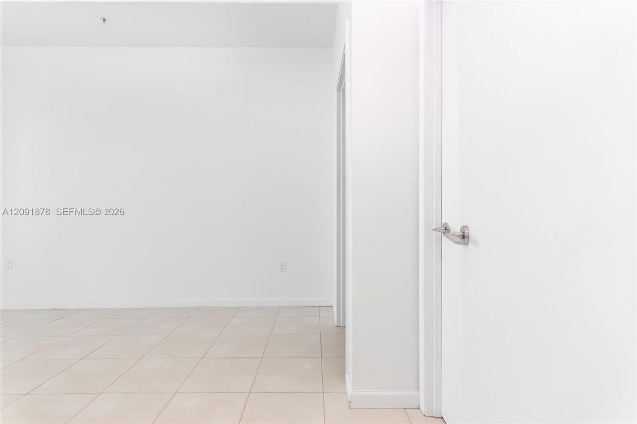 7928 East Dr, Unit 903, North Bay Village, FL 33141 Photo
