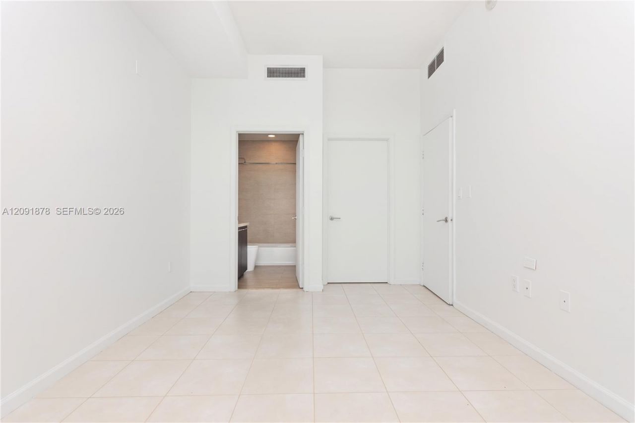 7928 East Dr, Unit 903, North Bay Village, FL 33141 Photo
