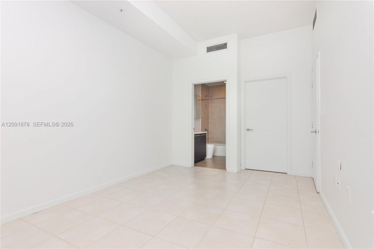 7928 East Dr, Unit 903, North Bay Village, FL 33141 Photo