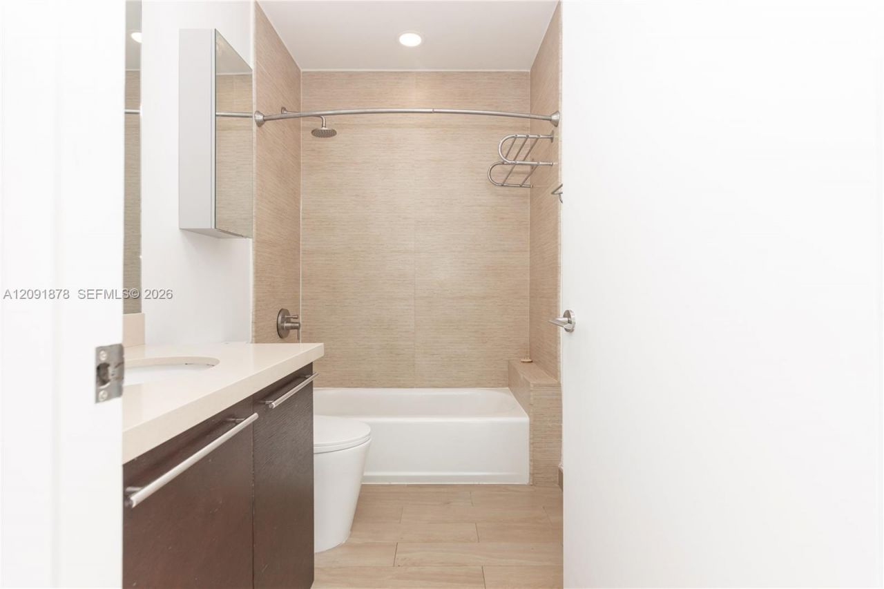 7928 East Dr, Unit 903, North Bay Village, FL 33141 Photo