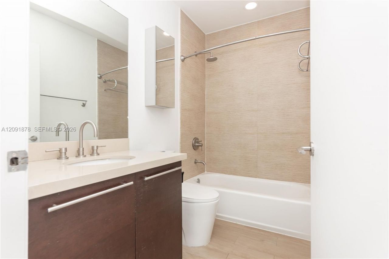 7928 East Dr, Unit 903, North Bay Village, FL 33141 Photo