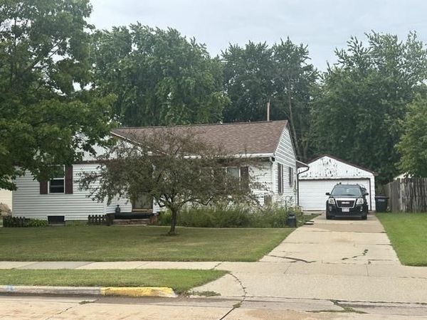 412 N EAGLE STREET, Oshkosh, WI 54902