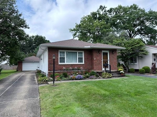 222 N Pershing Avenue , Akron, OH 44313