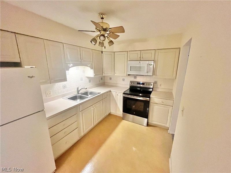 7209 S Churchill Place, Concord Township, OH 44077 Photo 4