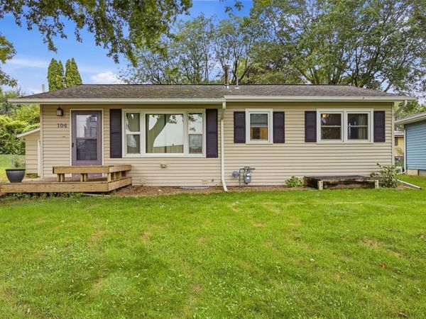 104 N McNamara Drive , Anamosa, IA 52205