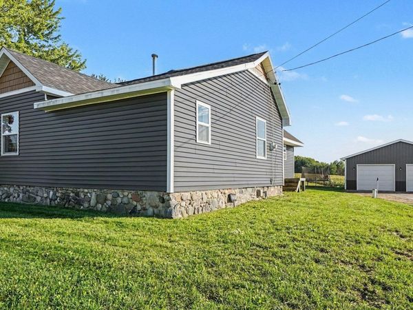 3212 Surrey Road E, Clare, MI 48858