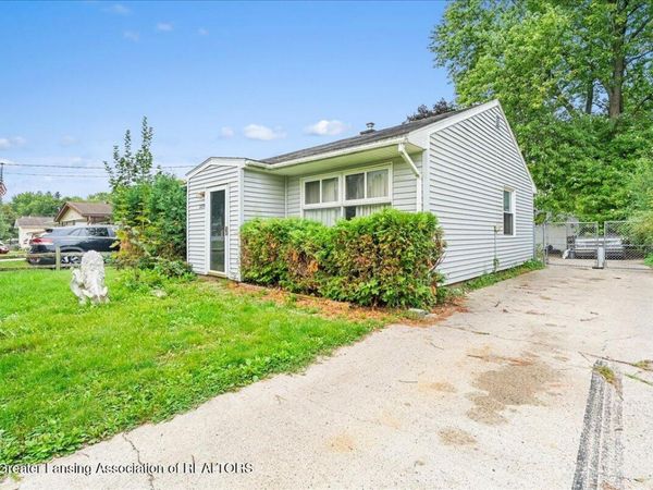 2219 Meadowlawn Drive, Holt, MI 48842