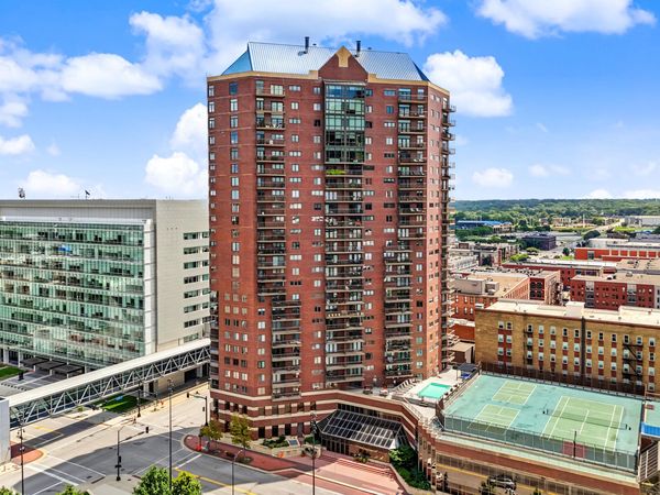 300 Walnut Street, Unit 706, Des Moines, IA 50309