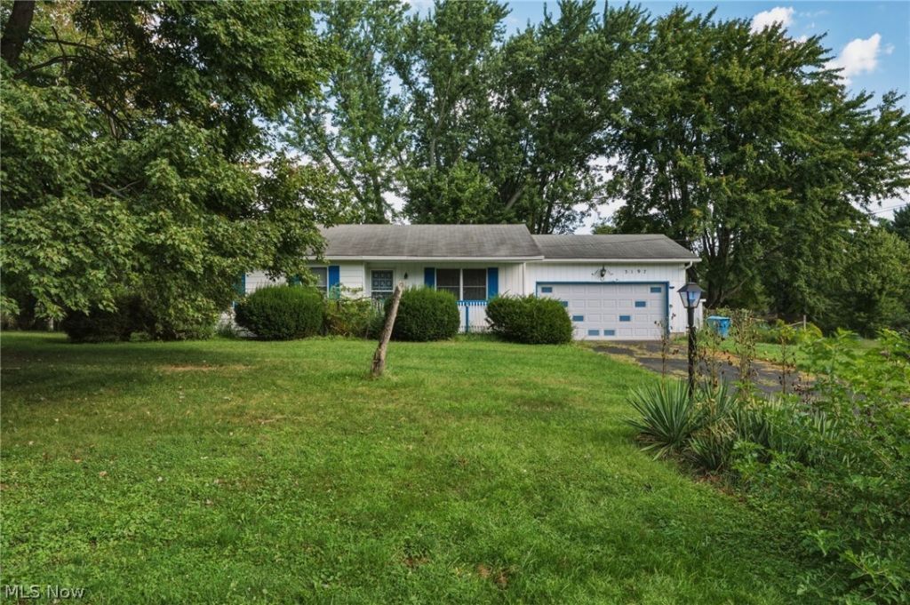 3197 Greenbrier Drive, Norton, OH 44203 Main Photo