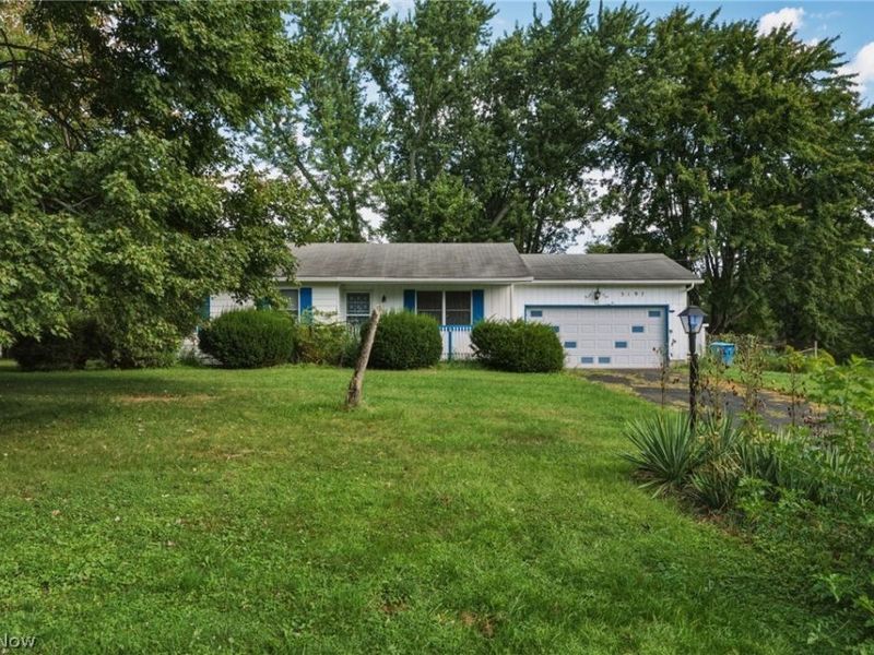 3197 Greenbrier Drive, Norton, OH 44203 Photo 1