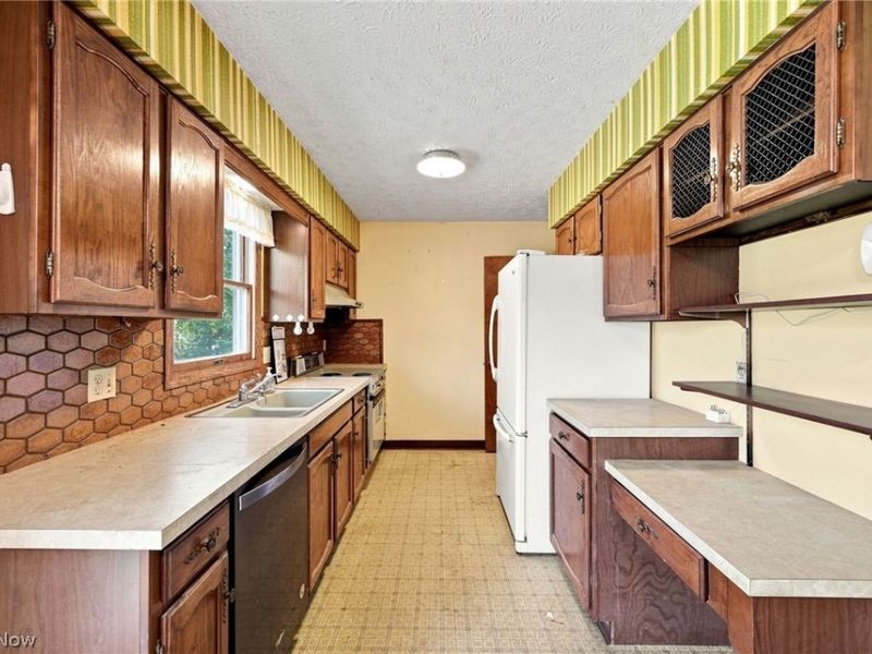 3197 Greenbrier Drive, Norton, OH 44203 Photo 11
