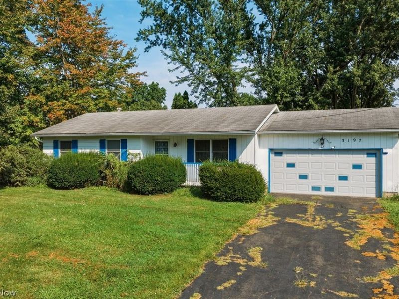 3197 Greenbrier Drive, Norton, OH 44203 Photo 2